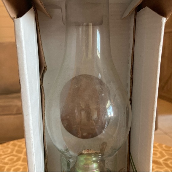 NEW!  Vintage Traditional Kerosene Oil Lamp - Picture 4 of 5